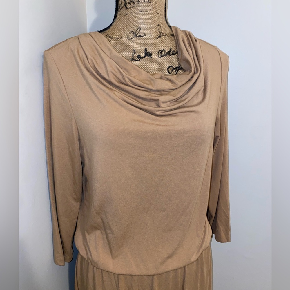 DONCASTER Relaxed Midi Dress with Elastic Waist Solid - Picture 3 of 9